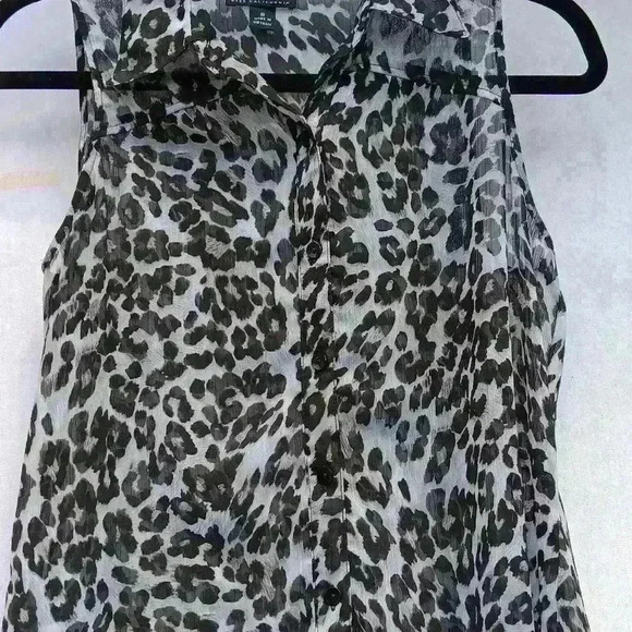 Women's Byer California animal leopard S sheer collared sleeveless button-up - Picture 6 of 7